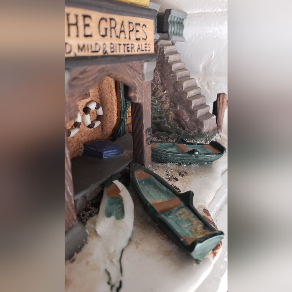 Dept 56 Heritage Dickens Village THE GRAPES INN 5th Ed. 1996 in Orig Styrofoam - Picture 12 of 13